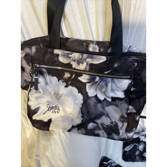 TUMI 3pc SET Voyageur laptop bag, hanging toiletry bag, and weekend tote &case - Picture 4 of 11